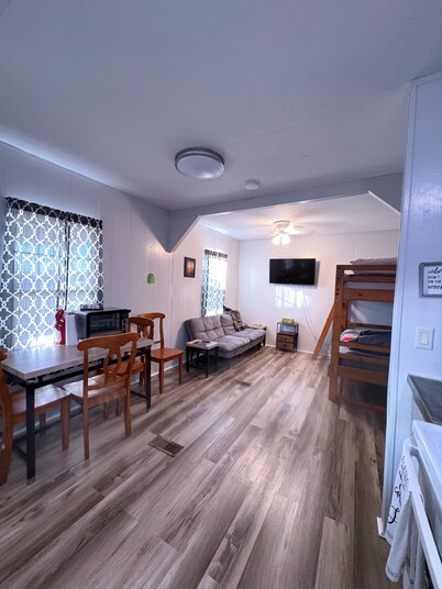 Cozy camp on private property minutes from hunting, fishing and restaurants.