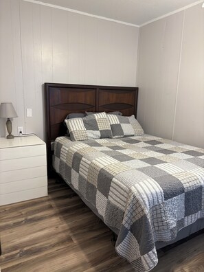 WiFi, bed sheets
