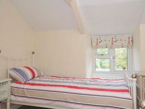 2 quartos, individualmente decorados, individualmente mobiliados