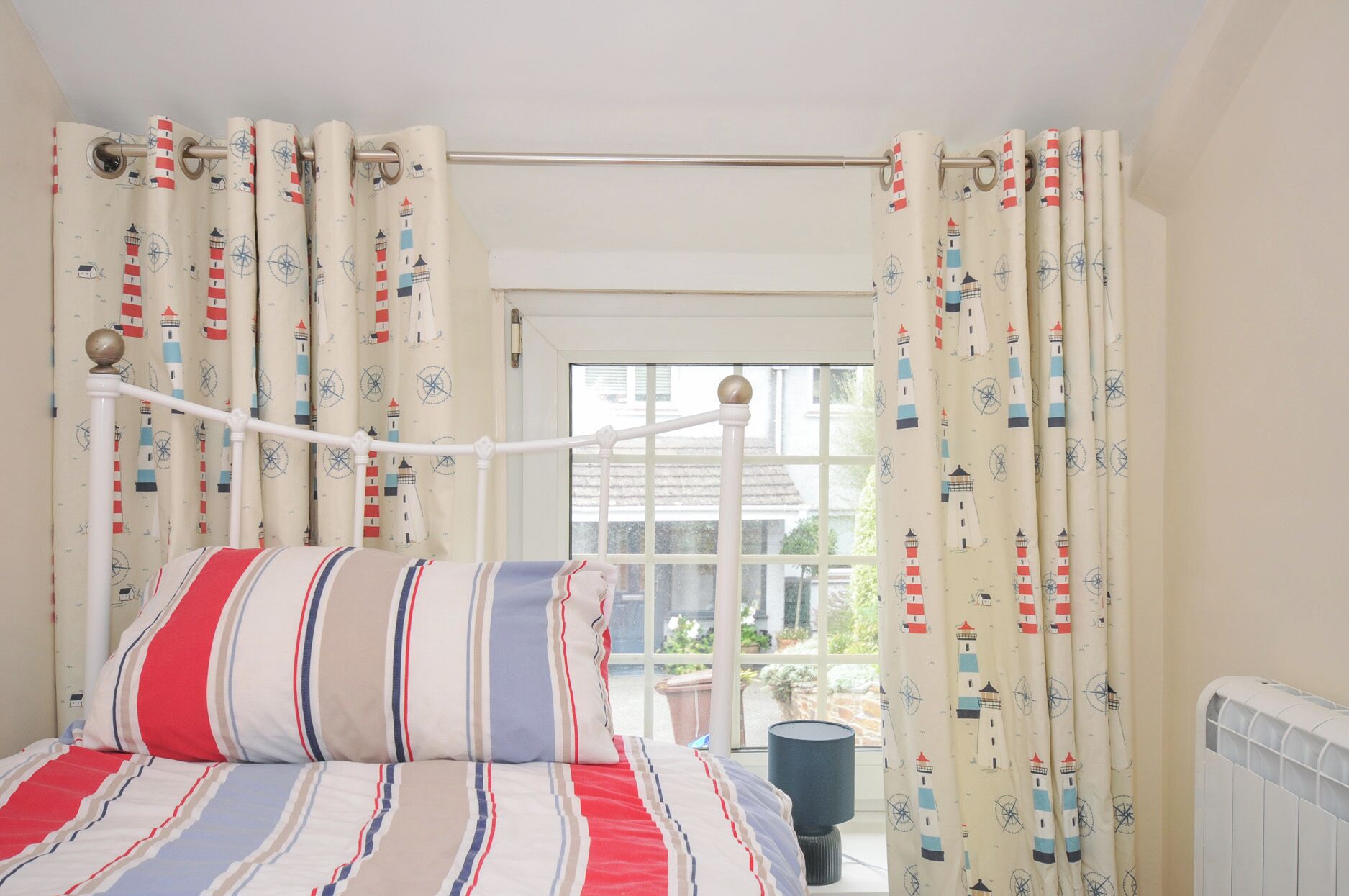 2 phòng ngủ, trang trí khác biệt 