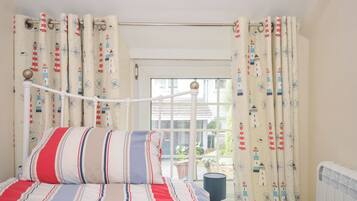 2 phòng ngủ, trang trí khác biệt