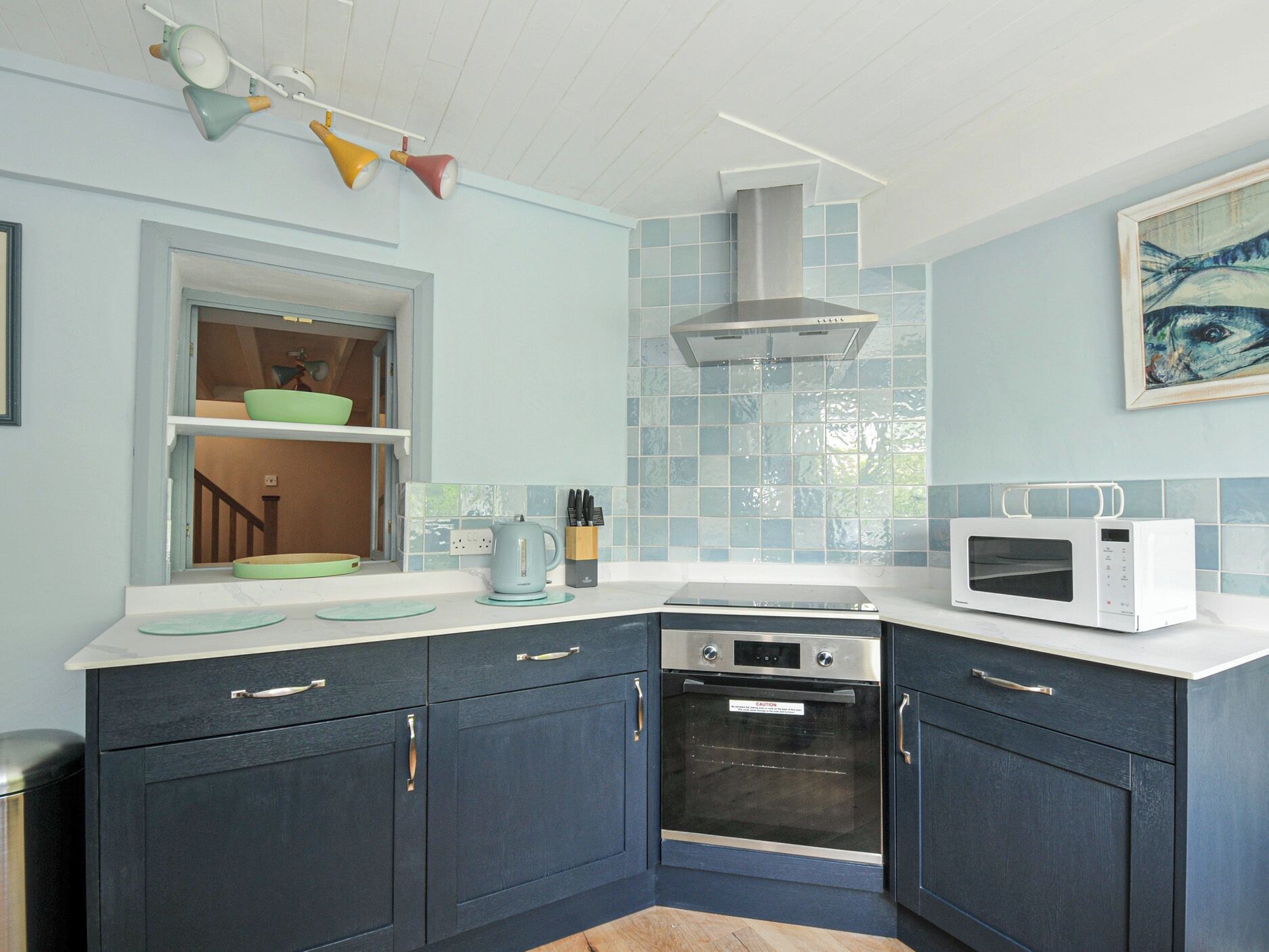 Lave-vaisselle, batterie de cuisine, vaisselle et ustensiles