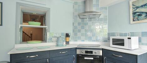 Lave-vaisselle, batterie de cuisine, vaisselle et ustensiles