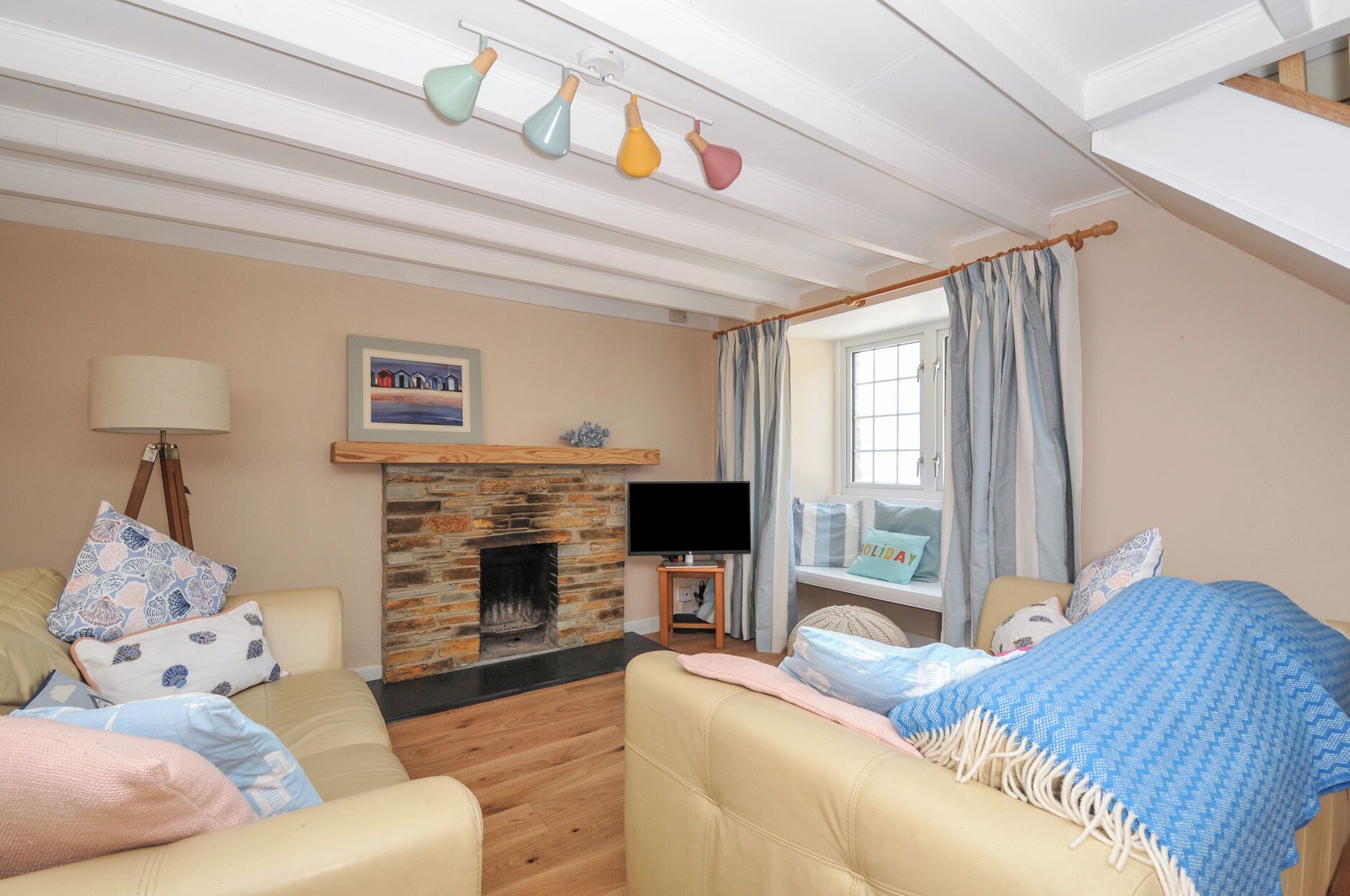 2 bedrooms, individually decorated, individually furnished, free WiFi