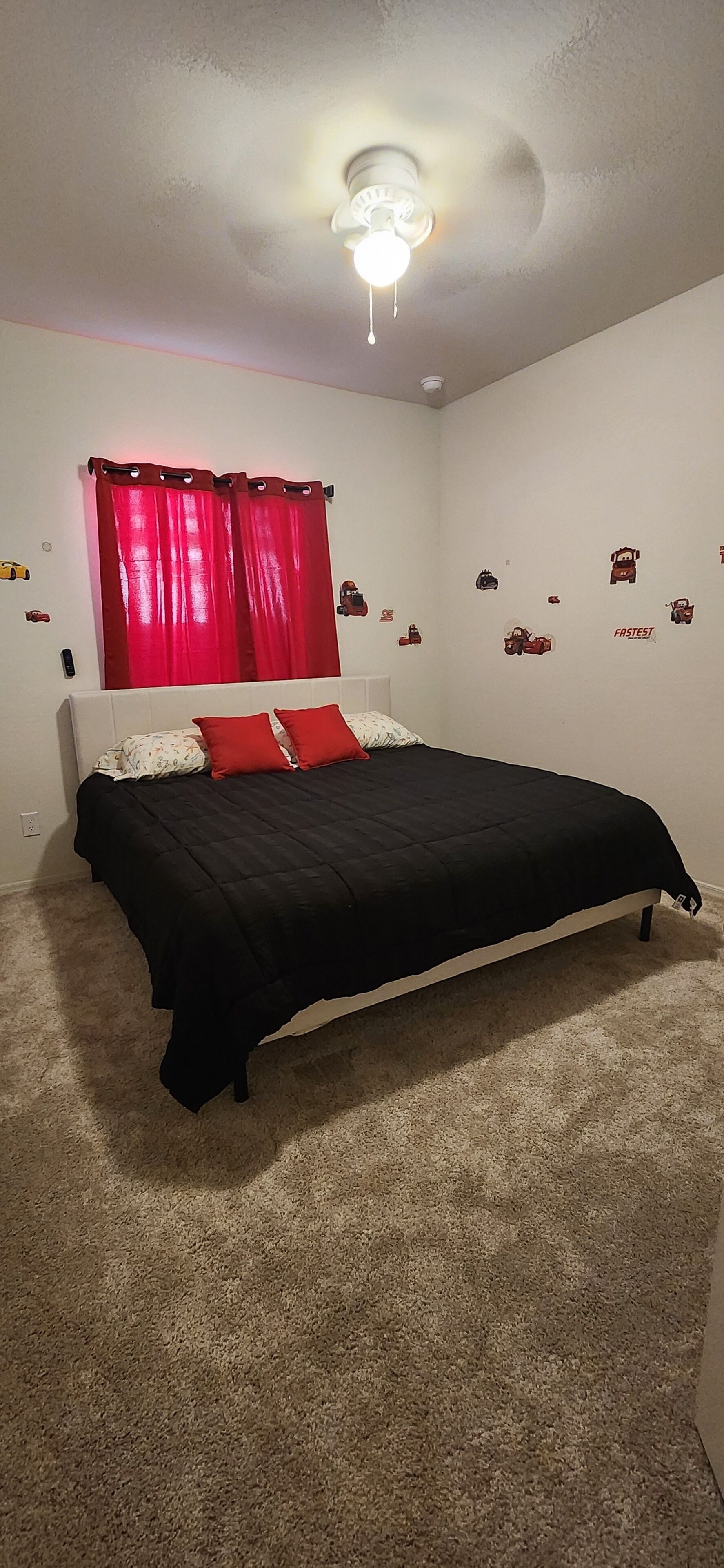 4 bedrooms, desk, free WiFi, bed sheets