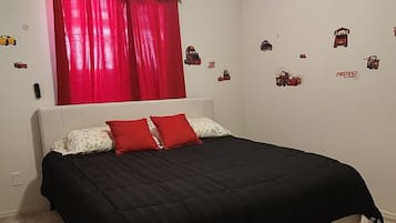 4 bedrooms, desk, free WiFi, bed sheets