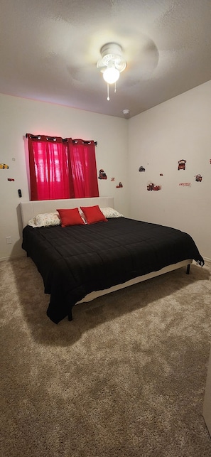 4 Schlafzimmer, Schreibtisch, kostenloses WLAN, Bettwäsche
