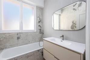 Douche, séchoir à cheveux