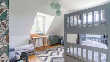 5 makuuhuonetta, työpöytä, silitysrauta/-lauta, Wi-Fi