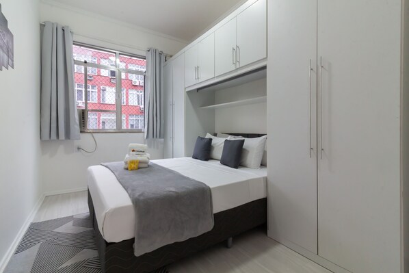 1 chambre, bureau, fer et planche à repasser, Wi-Fi gratuit