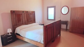 1 bedroom, bed sheets