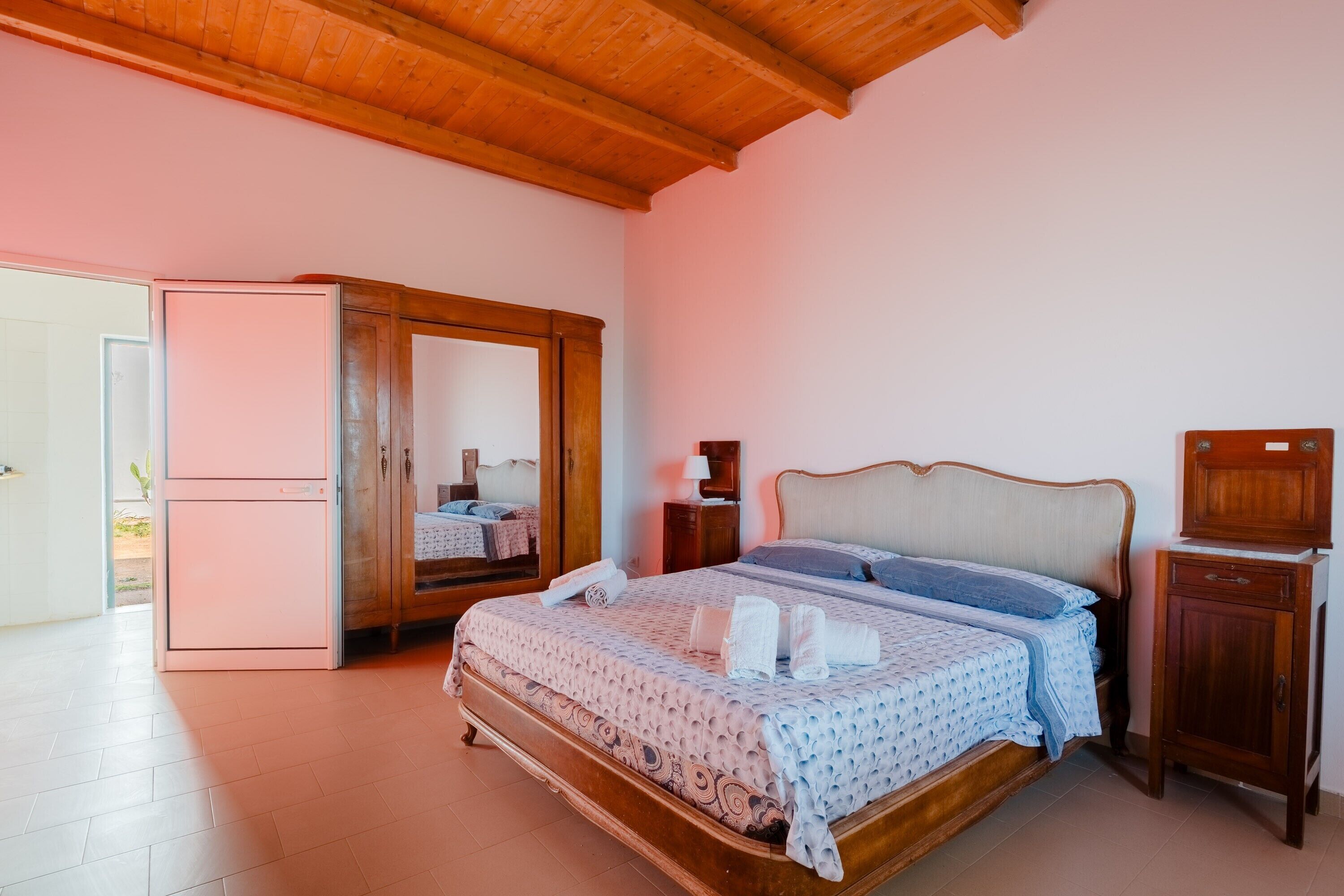 2 bedrooms, bed sheets