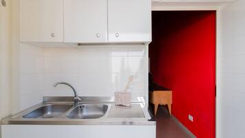 冰箱、炉灶、厨具/餐具、调味品