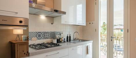 Køleskab, ovn, kogeplade, opvaskemaskine