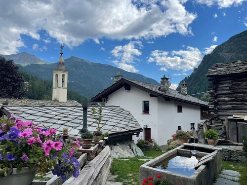 'Tillier Valtournenche' Apartment with Mountain View, Balcony and Wi-Fi