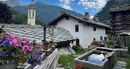 'Tillier Valtournenche' Apartment with Mountain View, Balcony and Wi-Fi