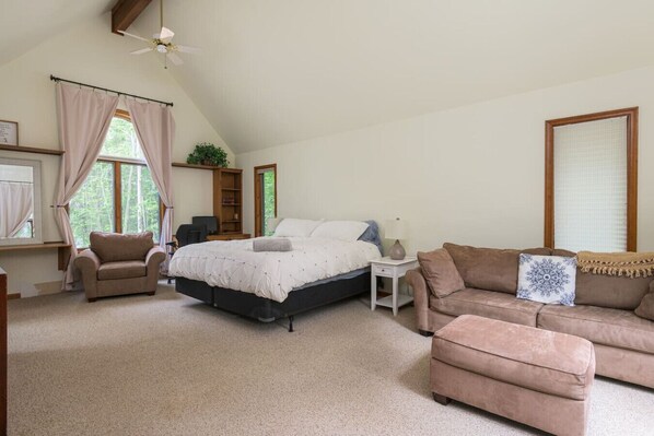 4 bedrooms, desk, iron/ironing board, travel cot