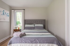 4 bedrooms, desk, iron/ironing board, travel cot - Pine Hollow | Style & Serenity (Pocono Pines)