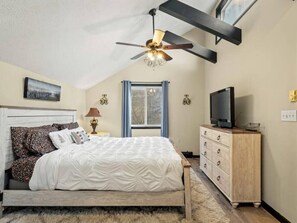 4 bedrooms, desk, iron/ironing board, free WiFi