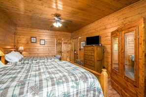 3 bedrooms, iron/ironing board, travel crib, WiFi
