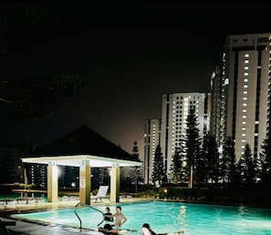 Indoor pool, 3 outdoor pools