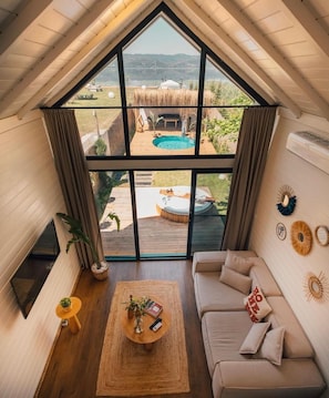 Deluxe Suite, Patio, Lake View | Free WiFi
