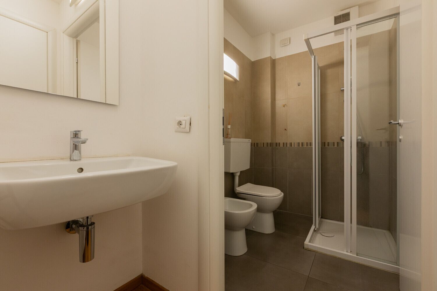 Doccia, asciugacapelli, bidet, asciugamani