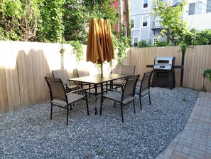 Outdoor dining - Luxury 3BD Short Walk to Airport (Boston)