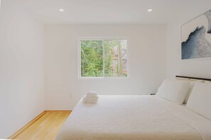 3 bedrooms, iron/ironing board, travel cot, WiFi