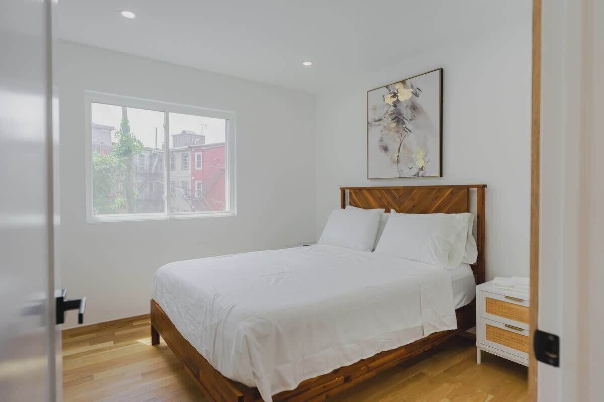 3 slaapkamers, een strijkplank/strijkijzer, reisbedje, wifi