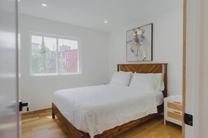 3 chambres, fer et planche à repasser, lit parapluie, Wi-Fi