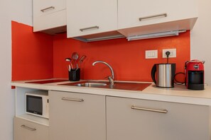 Fridge, microwave, coffee/tea maker, electric kettle - Priocca mono 001 by Wonderful Italy (Torino)