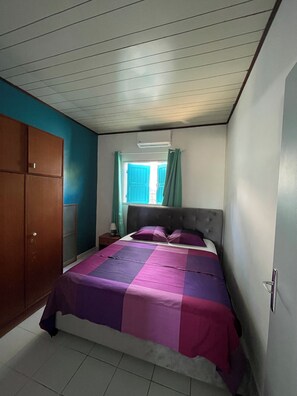 2 bedrooms, iron/ironing board, WiFi, bed sheets