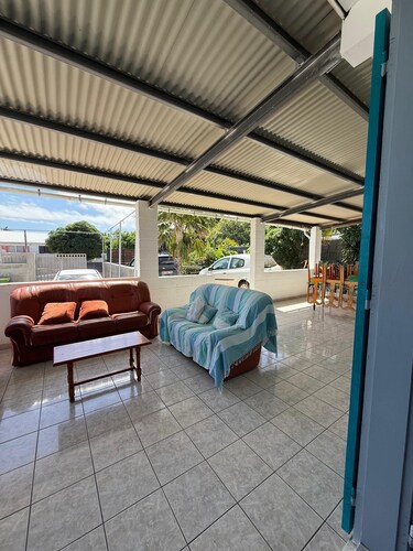 Walking distance to the beach, 2-bedroom house.