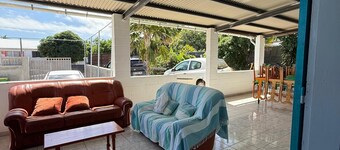 Walking distance to the beach, 2-bedroom house.