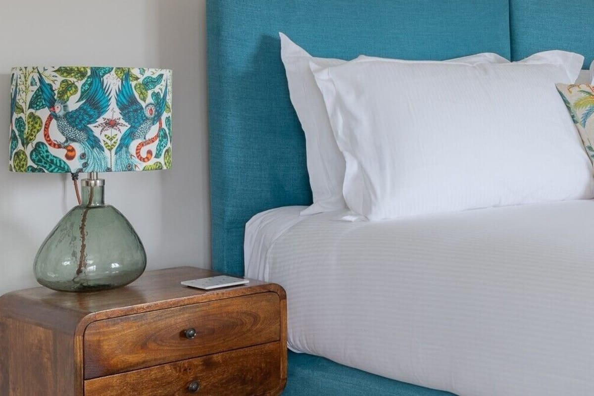 Quarto casal ou duplo luxo, vista para o pátio | Wi-Fi de cortesia