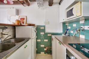 Micro-ondes, four, plaque de cuisson, lave-vaisselle