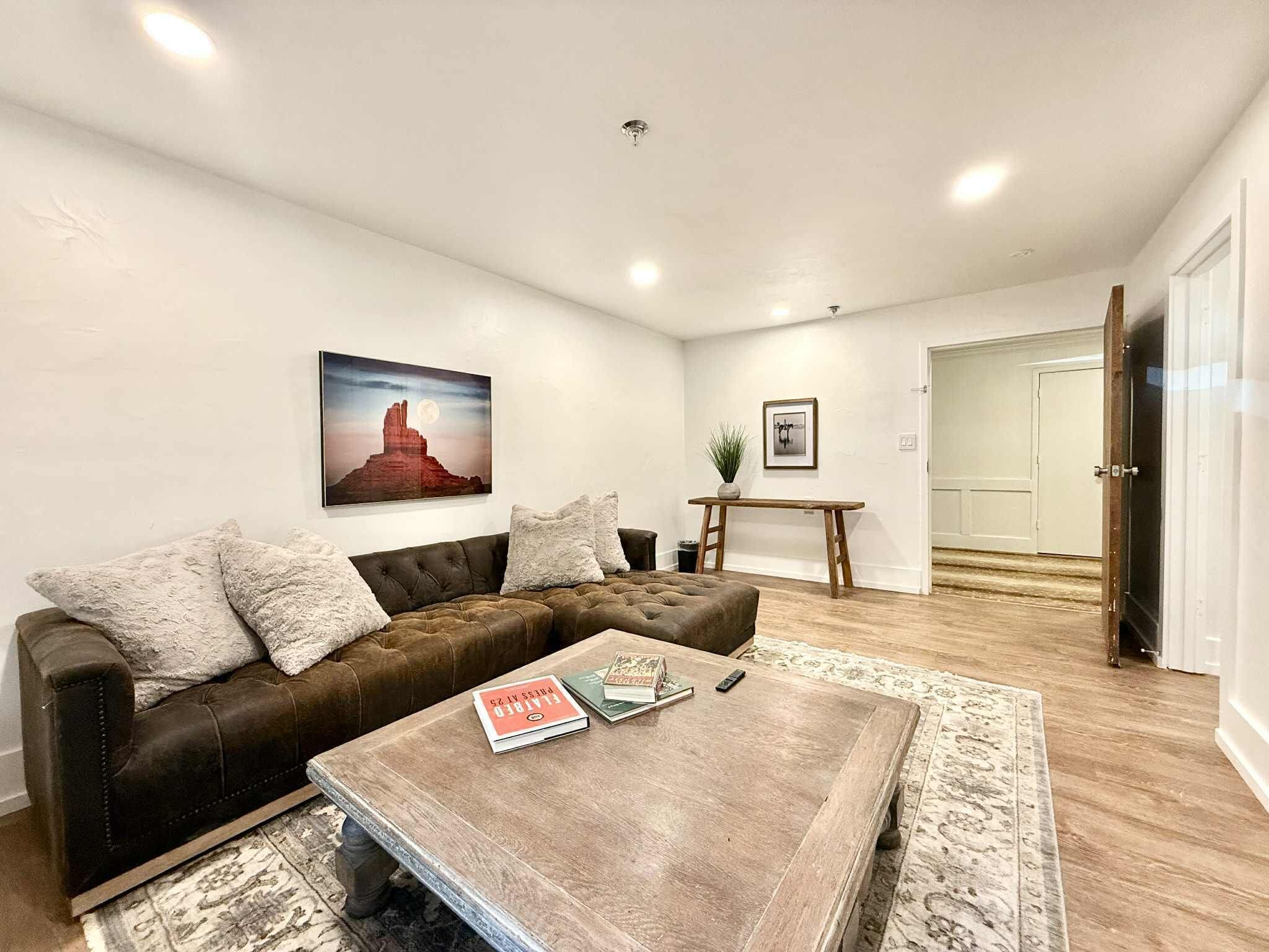 Habitación individual Premium | Ropa de cama de alta calidad, edredón y decoración personalizada 