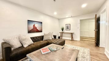 尊榮單人房 | 高級寢具、羽絨被、獨特裝潢、布置獨特