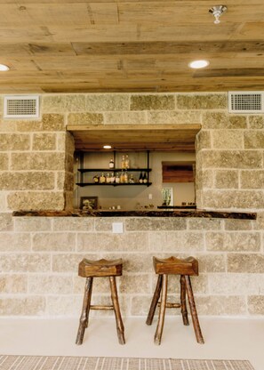 Bar (on property) - The Hotel Henry (Blanco)