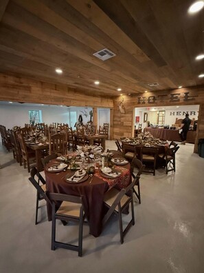 Banquet hall - The Hotel Henry (Blanco)