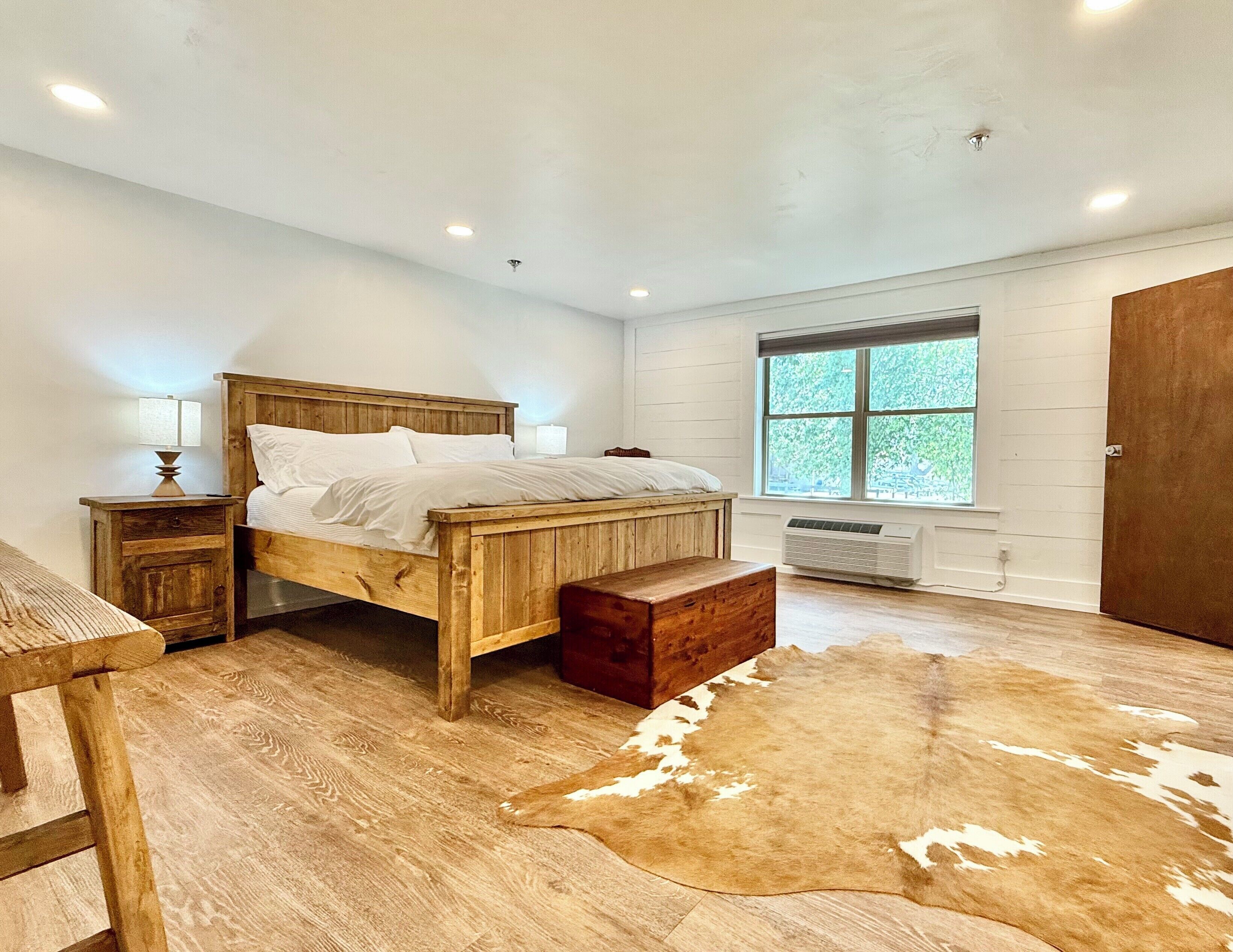 Habitación individual Premium | Ropa de cama de alta calidad, edredón y decoración personalizada 