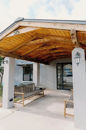 Exterior detail - The Hotel Henry (Blanco)