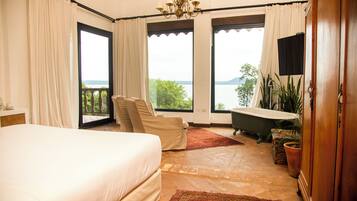 Deluxe Suite, Lake View | Free WiFi