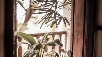 Habitación doble, balcón, vista al jardín | Wifi gratis
