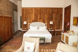 Deluxe suite, uitzicht op meer | Gratis wifi