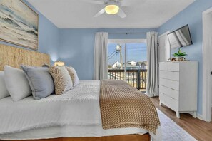 2 bedrooms, travel cot, WiFi, bed sheets