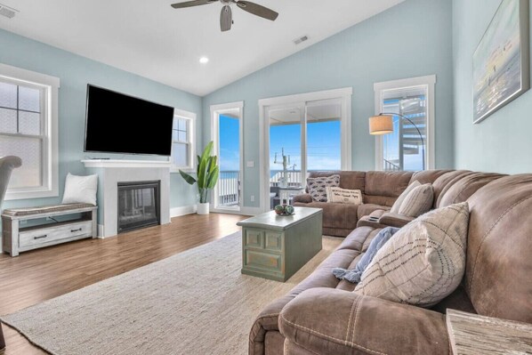 TV, fireplace