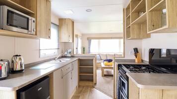 Cookware/dishes/utensils