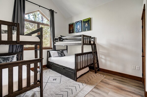 3 chambres, fer et planche à repasser, Wi-Fi, draps fournis